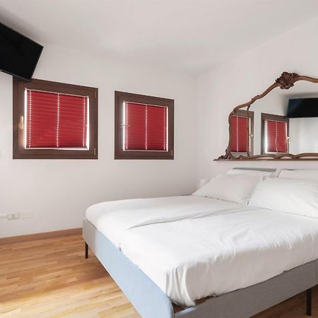 Solemar Sicilia - Palazzo Quaroni Apartamento Palermo Exterior foto
